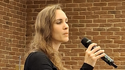 Lorena-Bellersen-singt-Make-me-whole-von-Rob-Gardner.jpg