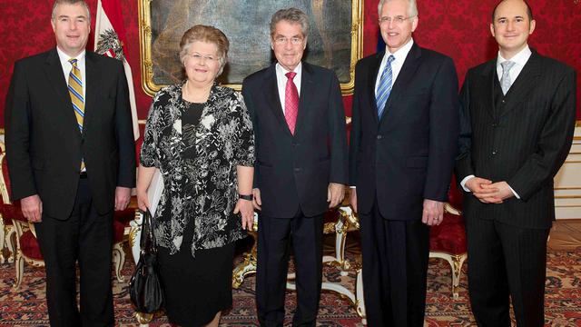 Von links: Elder Kopischke, E. Pietsch, Bundespräsident Dr. Fischer, Elder Christofferson, Präsident Wondra